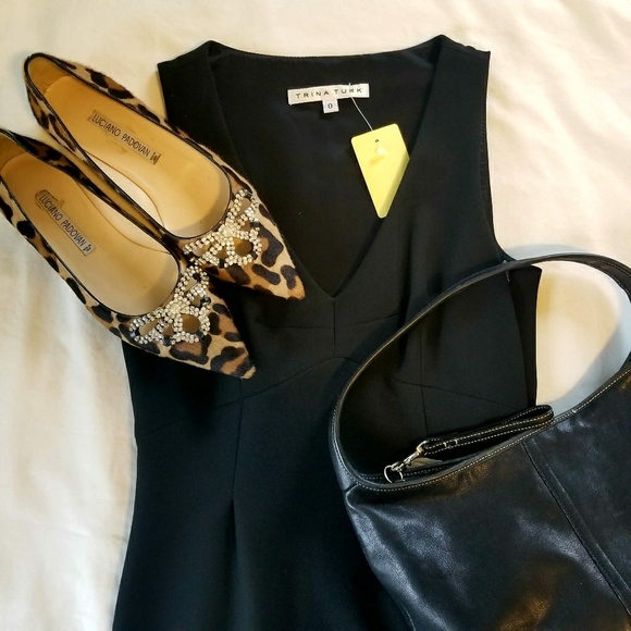 Trina Turk Dresses & Skirts - Trina Turk Black V-neck Dress Sz 0